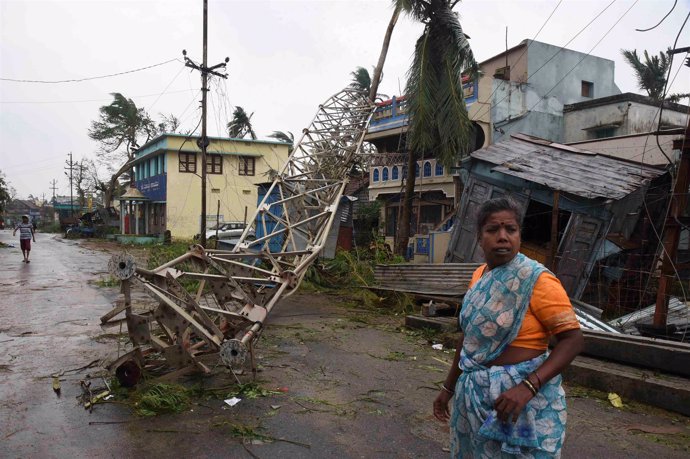 Daños causados por el ciclón Titli en India