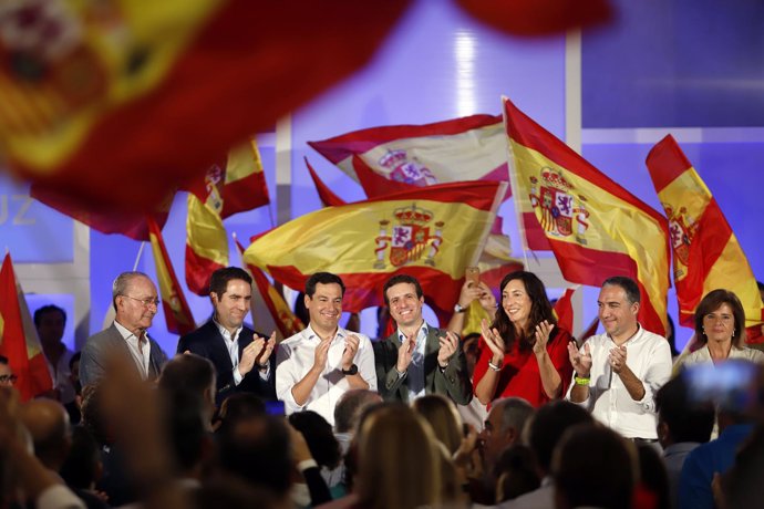 En Málaga, el presidente del PP, Pablo Casado, y el presidente del PP-A, Juanma 