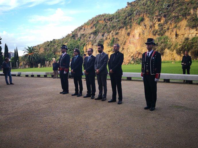 Ofrena floral del Parlament de Catalunya al Fossar de la Pedrera 