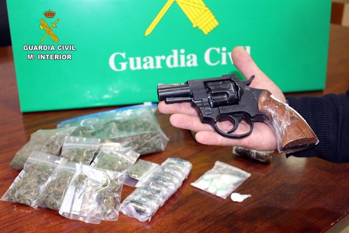 Drogas y pistola intervenidas