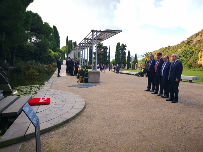 Ofrena floral del PSC a la tomba de Ll.Companys.