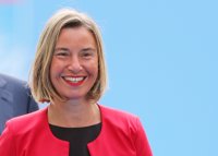 Mogherini pide explorar si la UE puede ayudar "a la región a encontrar una solución" a la crisis venezolana