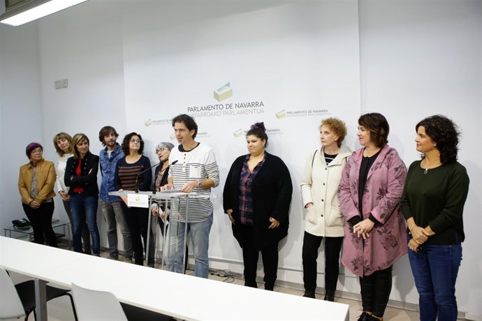 Representantes de la Plataforma de Entidades Sociales y parlamentarios