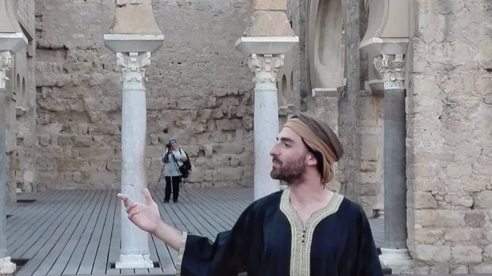 Uno de los actores que ofrecen las visitas teatralizadas a Medina Azahara