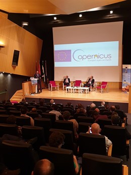 El coordinador del Foro del Espacio de la Ciudad de Sevilla en un acto del event