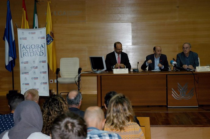 Rubalcaba en una conferencia en la Universidad de Cádiz