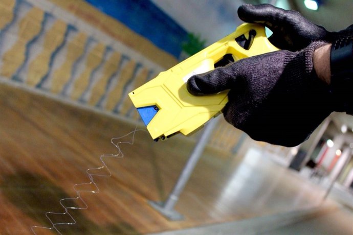 Pistola Taser usada per a la formació de Mossos d'Esquadra