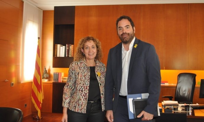 El president de l'ACM David Saldoni, i la Consellera de Justícia Ester Capella. 