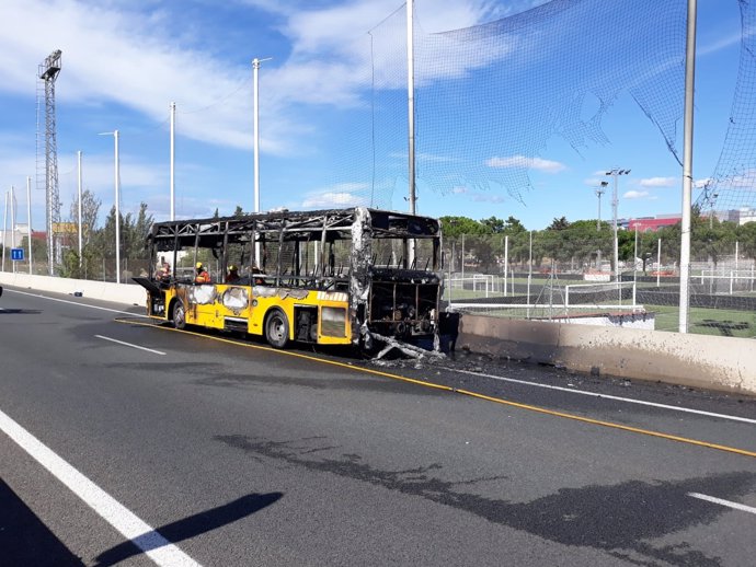 Autobús incendiado en Paterna