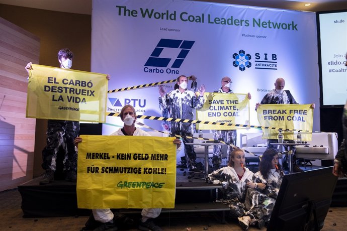 Activistes de Greenpeace en el World Coal Leaders Network 2018
