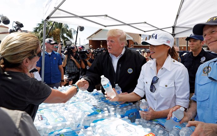 Donald y Melania Trump en las zonas afectadas por 'Michael' en Florida