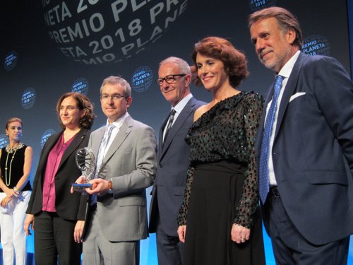 Santiago Posteguillo y Ayanta Barilli, ganador y finalista del Premio Planeta