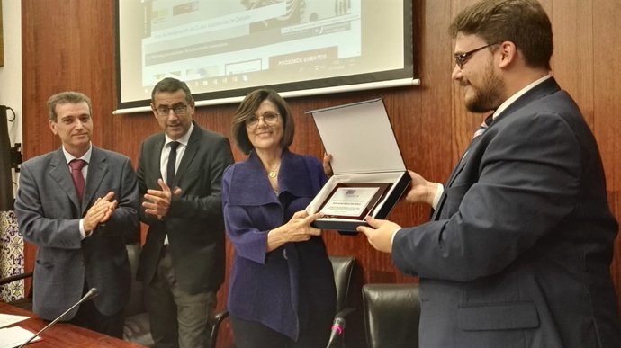 Rosa Peñalver recibe el premio