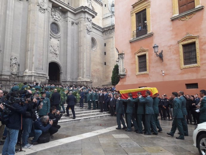 Llegada del féretro del guardia civil muerto en acto de servicio a la Catedral