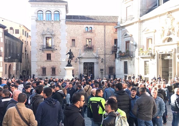 Imagen concentración de policías municipales de Madrid por un "acuerdo digno"