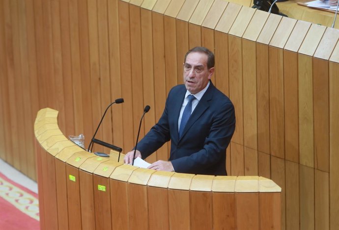 El conselleiro de Facenda, Valeriano Martínez, este martes en el Parlamento