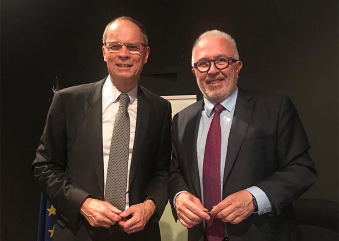 El premio Nobel Jean Tirole y el rector de UNIA, José Sánchez