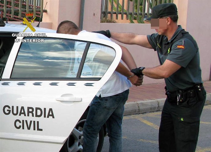 Guardia Civil detiene  a dos de los presuntos autores de un violento robo