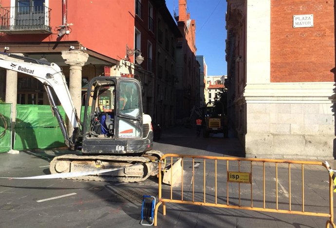 Primeros trabajos en la Plaza Mayor, junto a la calle Jesús. 16-10-2018