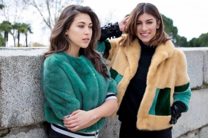 Abrigos de pieles de colores