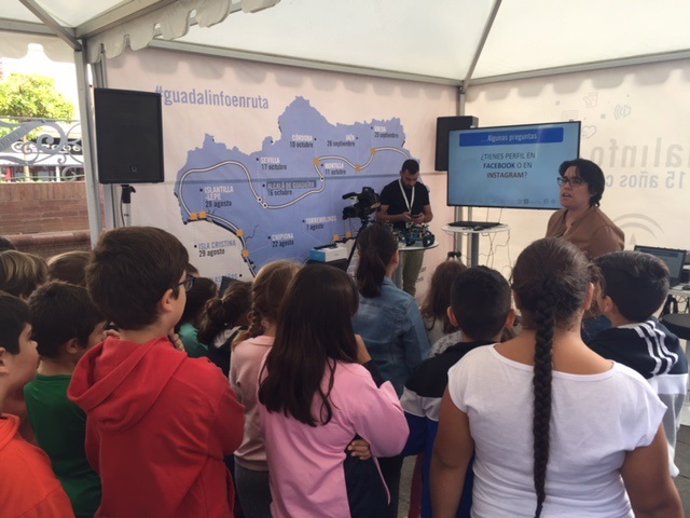 Guadalinfo en ruta impartiendo sus talleres en Alcalá. 