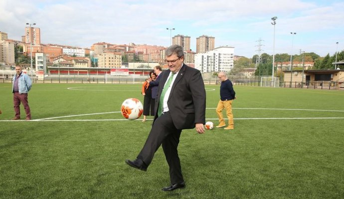 El alcalde en el nuevo parque