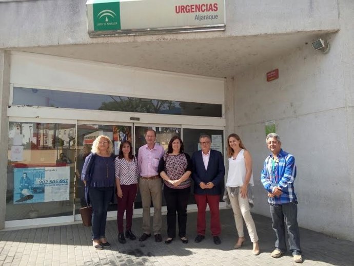 El delegado de Salud en Huelva, Rafael López, en el centro de Aljaraque.