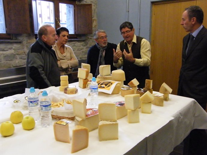 Jurado del concurso de quesos de la Feria de Otoño de Biescas