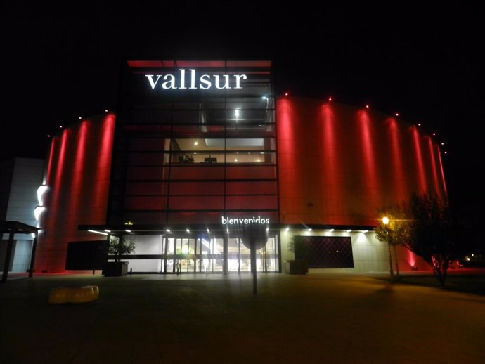 Valladolid.- Vallsur iluminado de rosa 16-10-2018