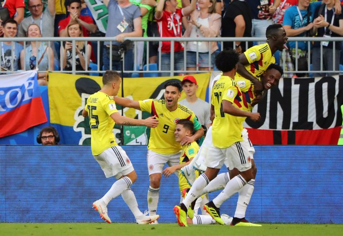Colombia celebra el gol de Yerry Mina