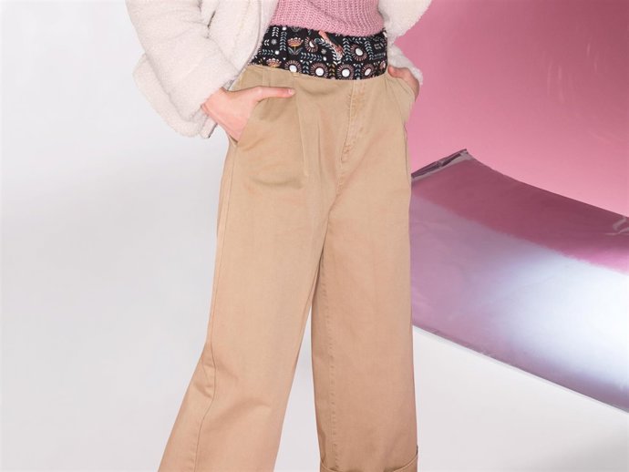 Los pantalones campana vuelven con fuerza para quedarse