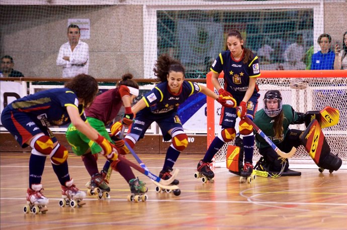La selección española de hockey patines femenina en el Europeo de Portugal.