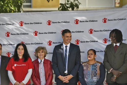 Pedro Sánchez visita el Centro de Save The Children en Vallecas (Madrid)