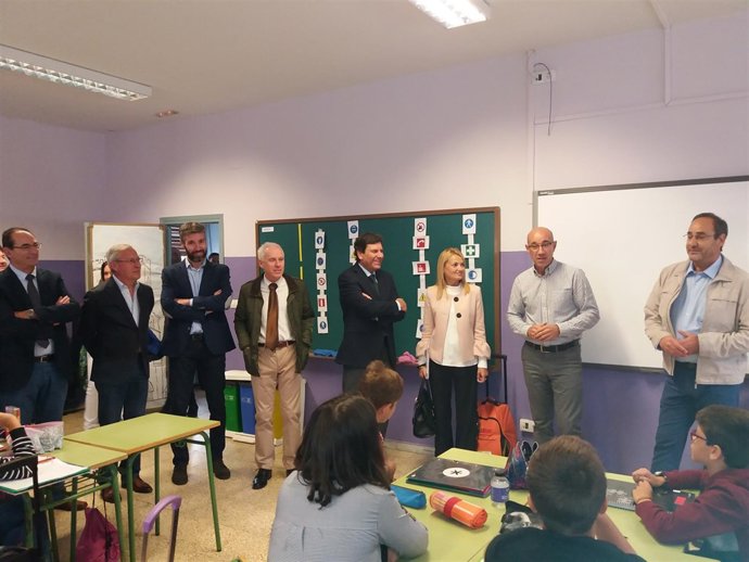 Fernández Carriedo visita a los niños del Blas Sierra. 17-10-18