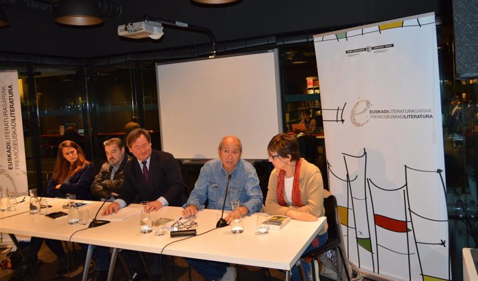 Bingen Zupiria en la presentación de los Premios Euskadi de Literatura