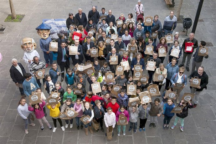 Participantes en la presentación de la campaña para reducir bolsas de plástico