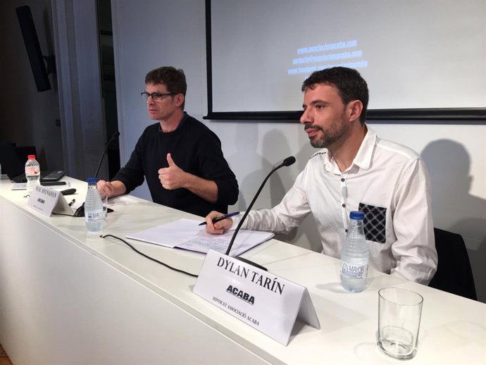 El presidente y el abogado de la asociación Acaba, Neal Shanahan y Dylan Tarín