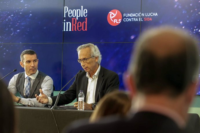 Jesús Vázquez y Bonaventura Clotet presentan Gala People in Red contra el Sida
