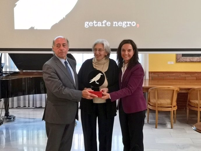 Clara Janés recoge el IX Premio José Luis Sampedro