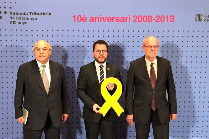 El exconseller A.Mas-Colell, el conseller P.Aragonès y el exconseller A.Castells