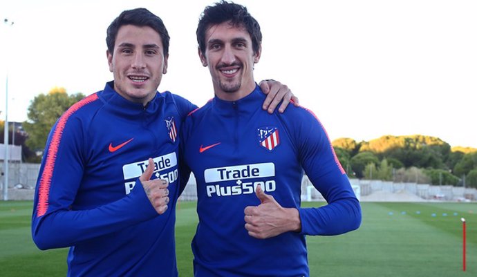 Giménez y Savic entrenando con el Atlético