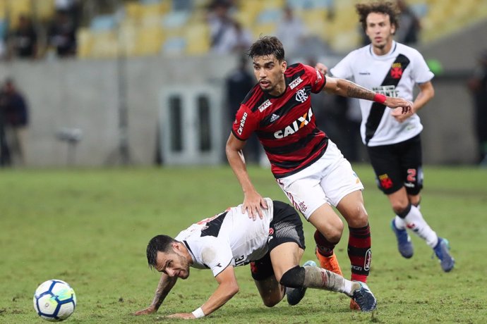 Lucas Paqueta jugando con el Flamengo