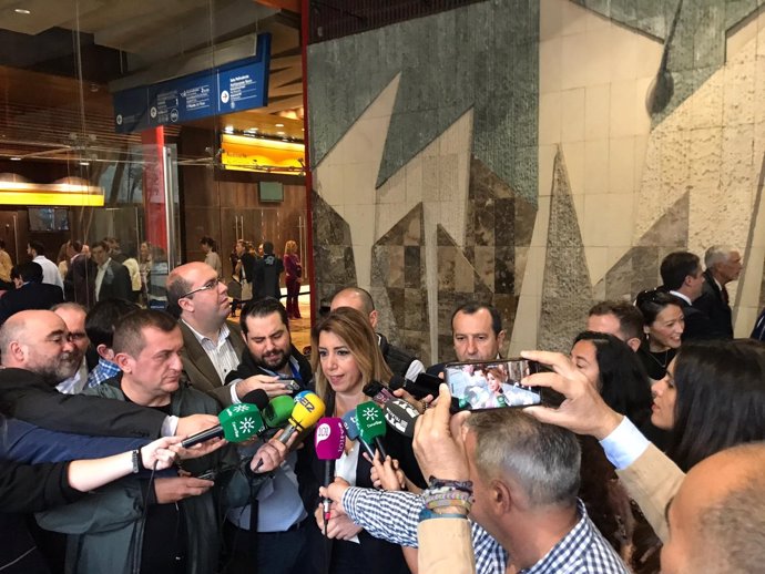 Susana Díaz presidenta andaluza atiende a los medios