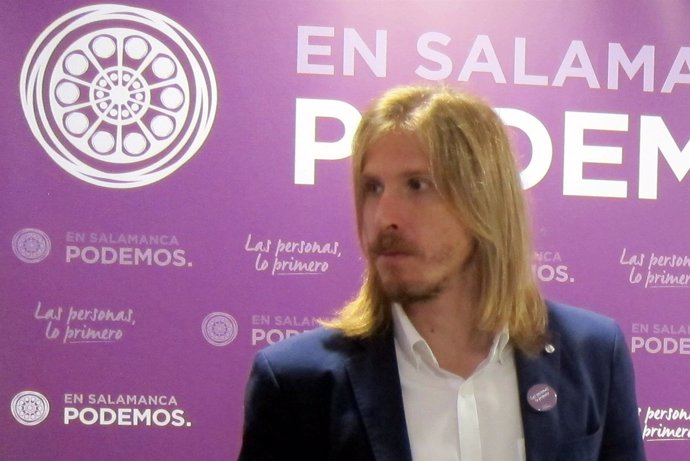Salamanca.- Pablo Fernández, en la sede de Podemo                               