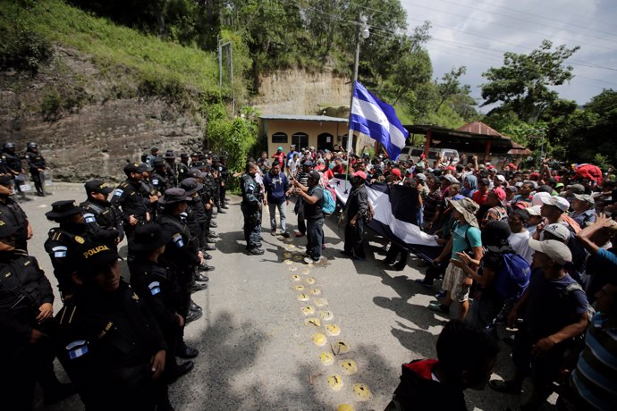 ÛCaravanas de Migrantes' hondureños tratando de cruzar a Guatemala