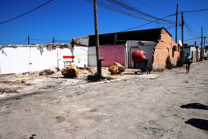 Una casa derrumbada en Son Banya con una gran piedra