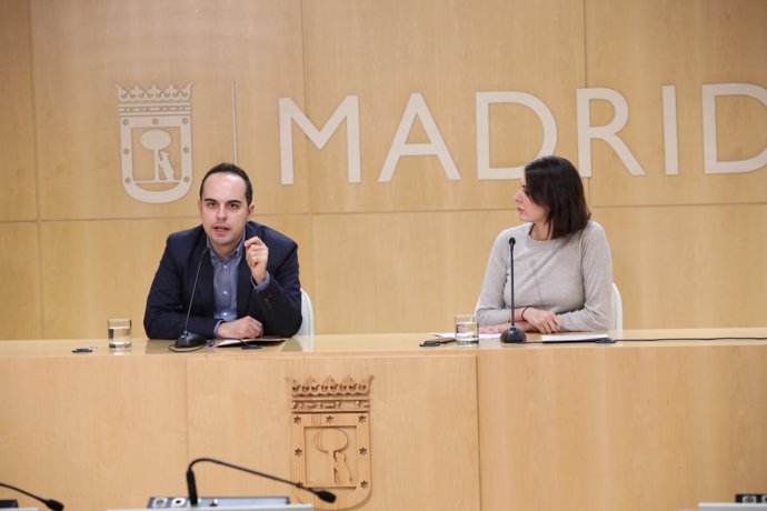 Rita Maestre y José Manuel Calvo en el Ayuntamiento de Madrid