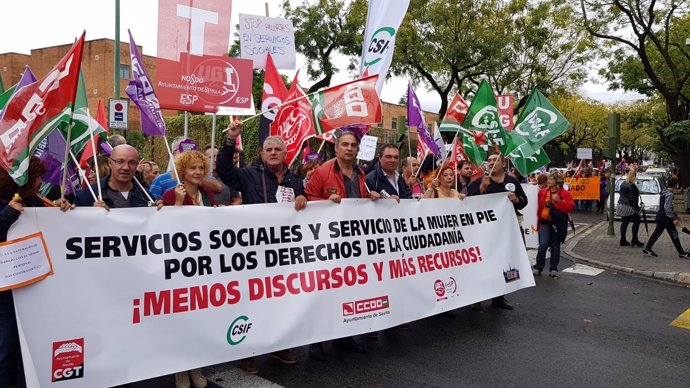 Manifestación de los trabajadores del Ayuntamiento de Sevilla