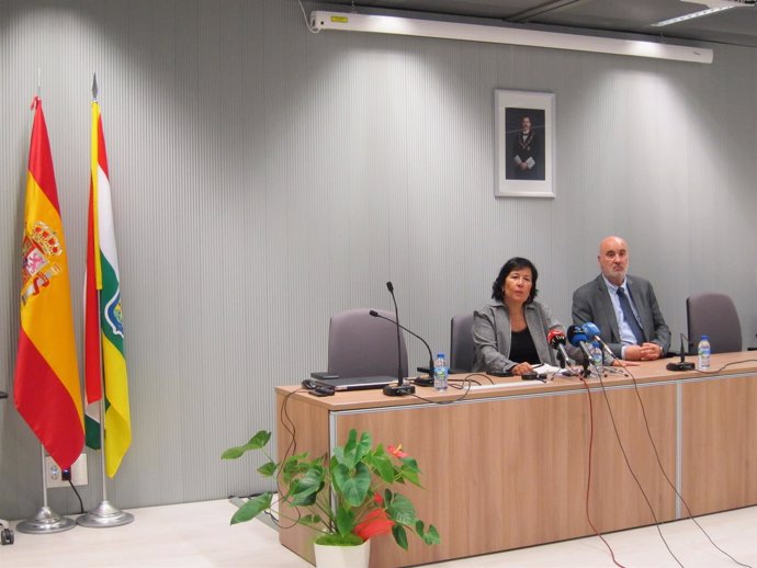                               Cristina Dexeus Atiende A Los Medios En Logroño 