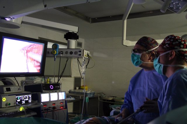  Quirófano Durante Una Intervención De Cirugía De Trasplante De Donante Vivo